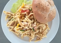 Špecle s tuňákem a zeleninou, cereální houska