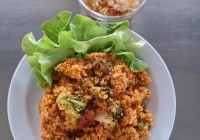 Cervena-cocka-s-kuskusem-a-zeleninou