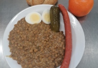 Cocka-na-kyselo-varene-vejce-50g-debrec.-parek-celozrnna-houska-sterilovana-okurka