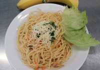 Spagety-po-selskem-zpusobu-rajcata-porek-korenova-zelenina-cibule-syr