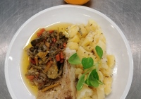 Treska na zelenině, vařený brambor