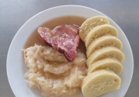 Uzena-krkovice-dusene-kysane-zeli-bramborovy-knedlik