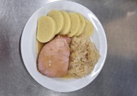 Uzene-maso-dusene-kysane-zeli-bramborovy-knedlik