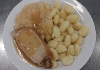 Veprove-vypecky-dusene-zeli-bramborove-noky